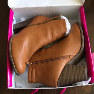 Brown Ankle boots  size 8.5    EUC
